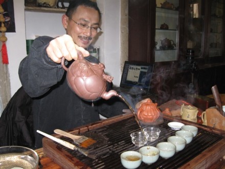 Yixing Master Zhou pours tea SNAP
